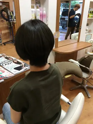 ショート カラー 「学生向けストレート パーマ」　湯浅　貴子のヘアスタイル