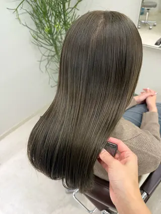 ロング カラー 🌻Reina／ ブリーチ／縮毛矯正のヘアスタイル