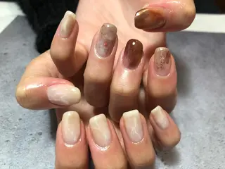 ショート カラー ネイル マツエク・マツパ illum hicariのネイルデザイン