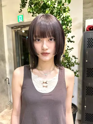 ミディアム カラー kai .のヘアスタイル