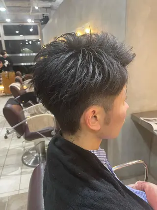 ショート 岡田 駿也のヘアスタイル
