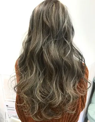ロング カラー にしだ まりえのヘアスタイル