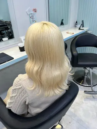 セミロング カラー ブリーチカラー 🩵MIZUKIのヘアスタイル