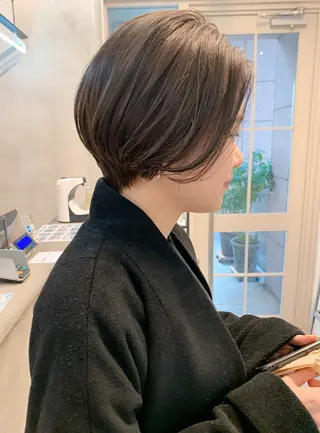 ショート カラー ハイトーンボブ 前田 表参道　グレージュのヘアスタイル