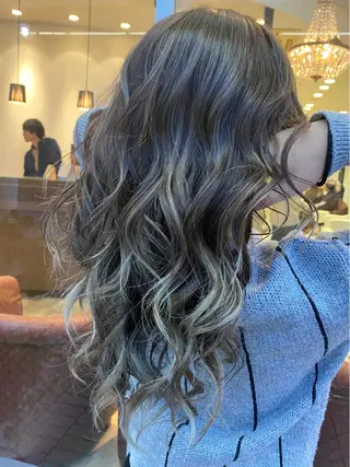 ロング カラー デザインカラー✨新倉 佑奈のヘアスタイル