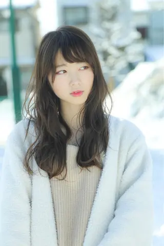 ロング TAI透明カラー 柔らかい縮毛矯正のヘアスタイル