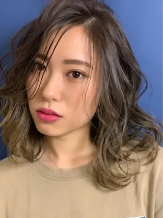 ミディアム カラー 篠塚 純のヘアスタイル