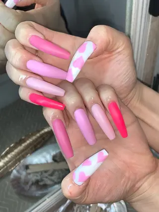 ネイル さゆり￤推しキャラ ￤ロングネイル🩷のネイルデザイン