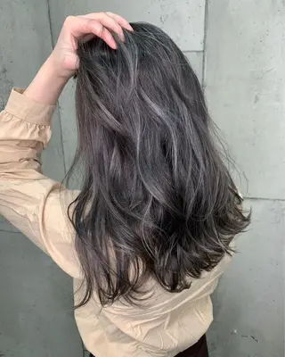 セミロング カラー Mikuri 【Little】のヘアスタイル