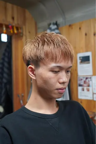 カラー メンズ 関 晃哉のヘアスタイル