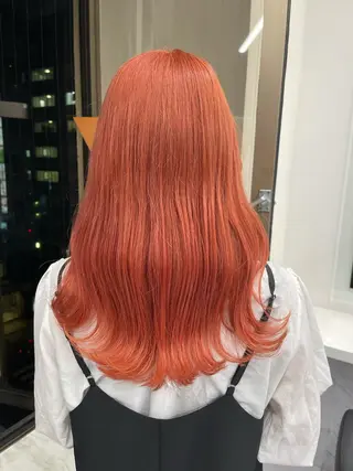 カラー ハイトーン×レイヤー カットTAKUMIのヘアスタイル