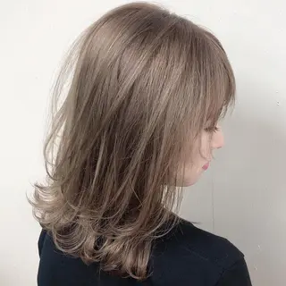 ミディアム カラー 🩵ハイトーン 美咲🩵のヘアスタイル