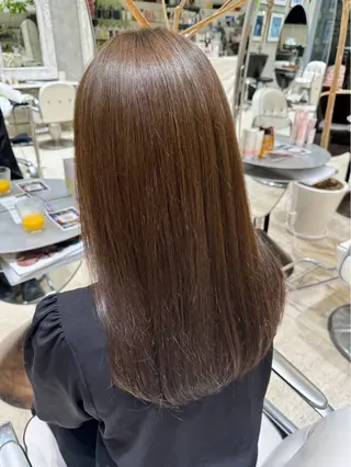 セミロング 韓国風レイヤーカラー ライムのヘアスタイル