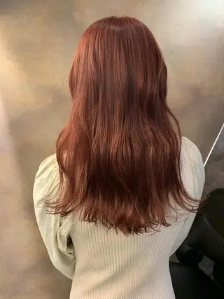 ロング カラー SAKINO． ベージュカラーのヘアスタイル