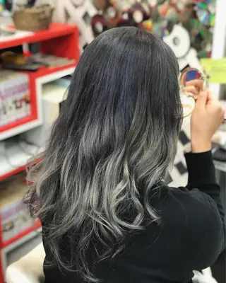ロング カラー 岩谷/ブリーチ 🪽透明感カラーのヘアスタイル