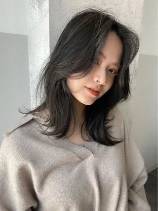 ミディアム カラー ヘアアレンジ 🫧umu.🫧韓国 /レイヤー/ハッシュのヘアスタイル
