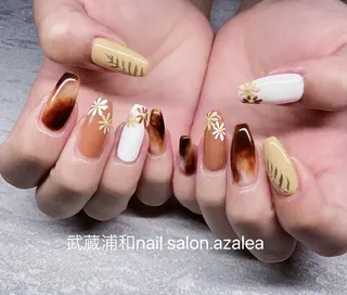 ネイル R inのネイルデザイン