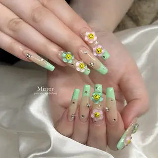 ネイル nailsalon Mirrorのネイルデザイン