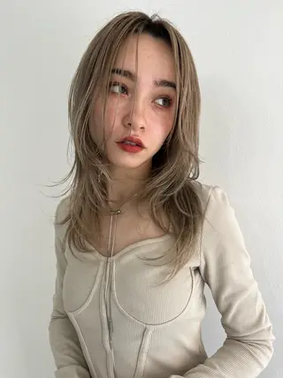 セミロング ハイトーン🦢 Natsumiのヘアスタイル