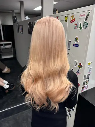 ロング カラー ヘアアレンジ ホワイトカラー/ ピンクベージュにったのヘアスタイル