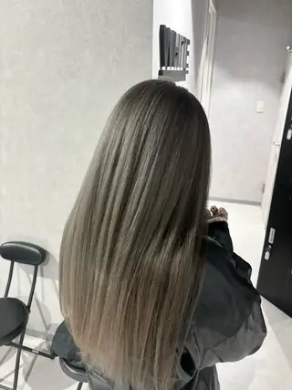 ロング カラー _WHITE / KENTOのヘアスタイル