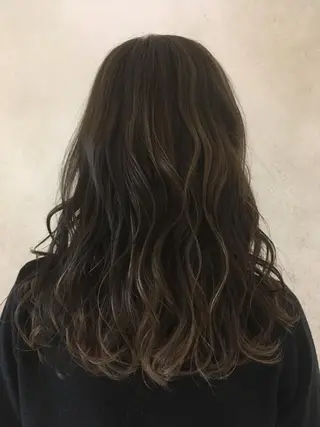 ロング カラー 吉村 絢乃のヘアスタイル