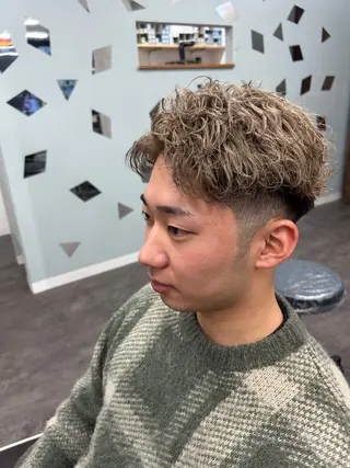 ショート カラー パーマ 高久 翔大のヘアスタイル