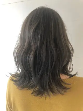 カラー esse大阪茶屋町店所属・レイヤーカット 新井田陽寿のヘアスタイル