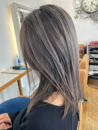 セミロング ブリーチ毛矯正.髪質 改善.髪にドラマをのヘアスタイル