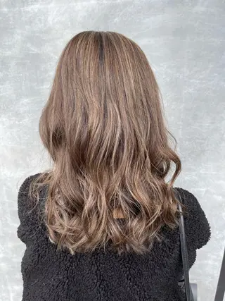 セミロング カラー 青田 明日海のヘアスタイル