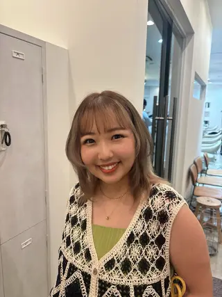 ミディアム カラー 佐藤 優里のヘアスタイル