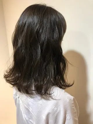 ミディアム カラー MIOベージュカラー 柔らかいカラーのヘアスタイル