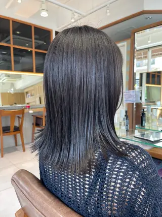 ミディアム やまだ まいのヘアスタイル