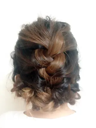 セミロング ロング ヘアアレンジ 鍵山 千秋のヘアスタイル