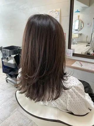 セミロング esse大阪茶屋町店所属・レイヤーカット 新井田陽寿のヘアスタイル