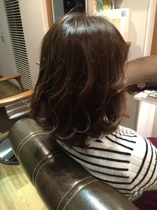 セミロング カラー ツキダテ ユイのヘアスタイル