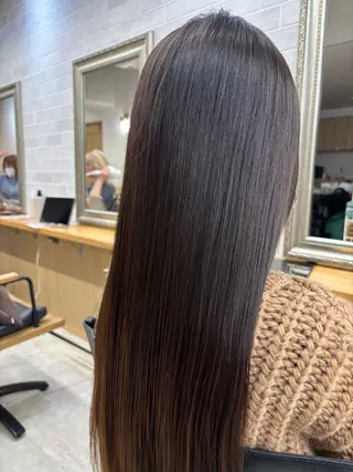 セミロング レイヤー・カット モデル・透明感カラーのヘアスタイル