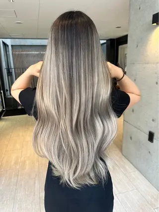 ロング カラー Lond Le'a /ハイトーンカラーのヘアスタイル