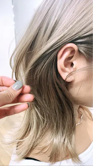 ミディアム カラー mayu🤍 透明感カラーのヘアスタイル