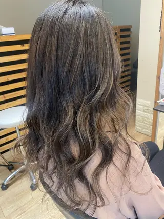 カラー 早川 真幸のヘアスタイル