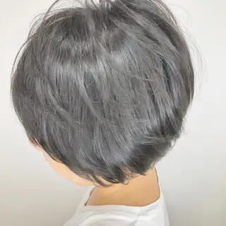 ショート カラー 上田 篤史のヘアスタイル