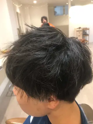 ショート メンズ ショート／透明感 カラー加治竜汰💡のヘアスタイル