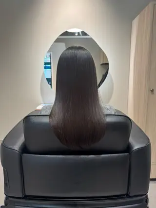ロング NAVY 橋本心 縮毛矯正のヘアスタイル