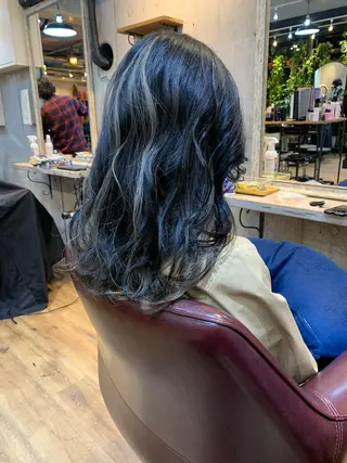 セミロング カラー 安達 俊亮のヘアスタイル
