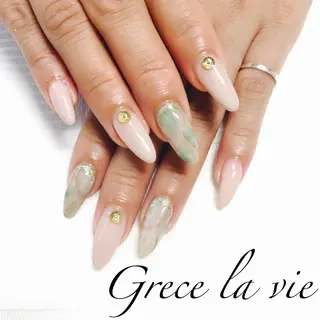 ロング カラー パーマ ヘアアレンジ キッズ ネイル マツエク・マツパ Greace la vie所属・Greace  la vieのネイルデザイン