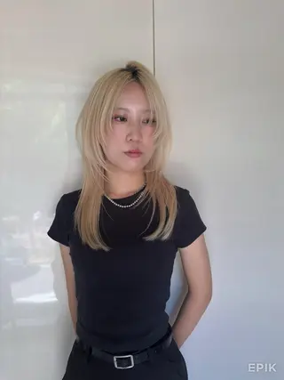 セミロング 韓国レイヤー🪽 耳ツボジュエリーのヘアスタイル