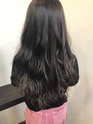 ロング カラー 小泉 円香のヘアスタイル