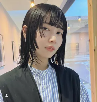 セミロング カラー ブリーチモデル募集 古内柊のヘアスタイル