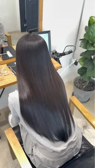 ロング ひろし/髪質改善/ 縮毛矯正/透明感✨のヘアスタイル