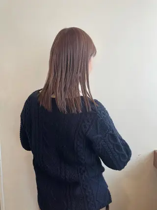 ミディアム カラー MIOベージュカラー 柔らかいカラーのヘアスタイル